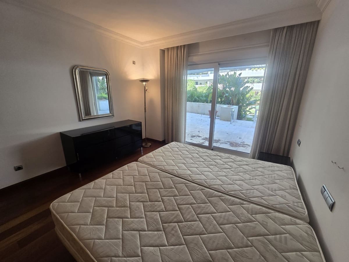3 soverom Leilighet til salgs i Puerto Banus med svømmebasseng - € 1 850 000 (Ref: 9999467)