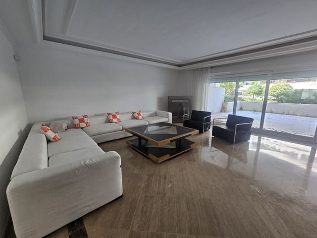 3 sypialnia Apartament na sprzedaż w Puerto Banus, Marbella z basenem - 1 850 000 € (Ref: 9999467)