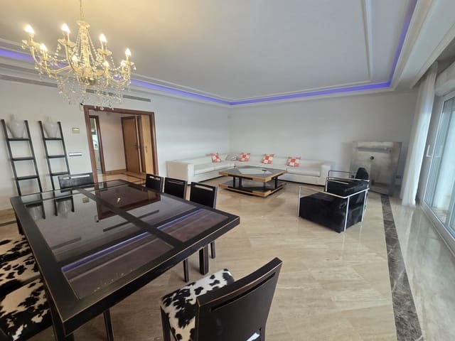 3 sypialnia Apartament na sprzedaż w Puerto Banus, Marbella z basenem - 1 850 000 € (Ref: 9999467)