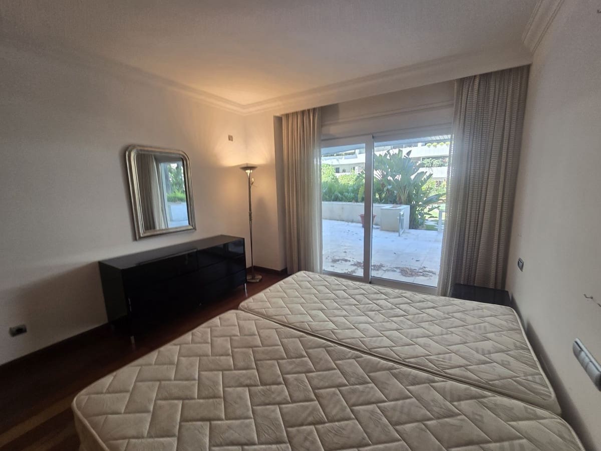 3 soverom Leilighet til salgs i Puerto Banus med svømmebasseng - € 1 850 000 (Ref: 9999467)