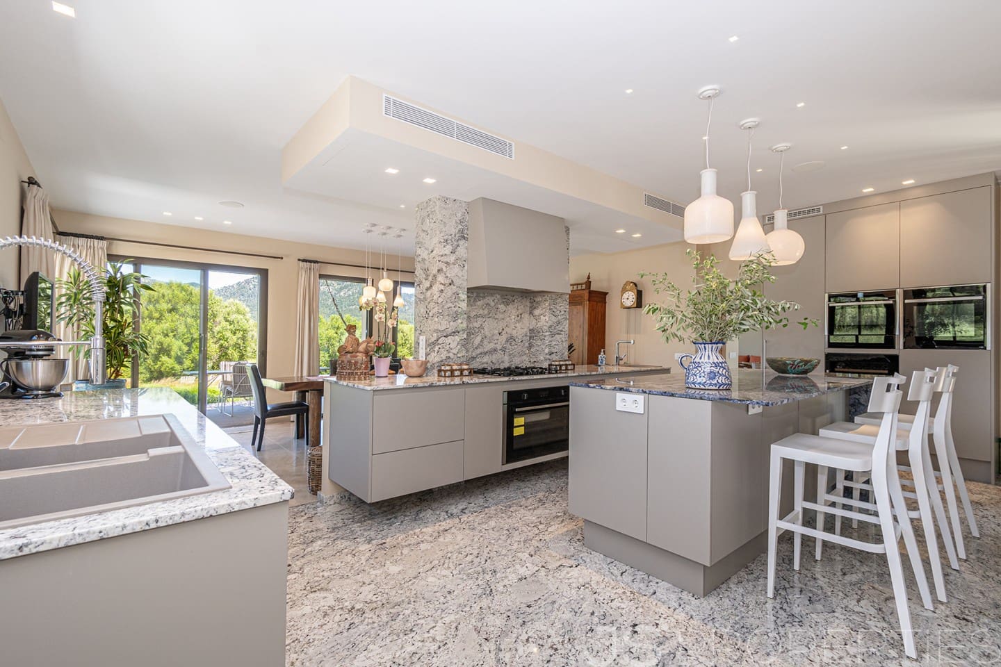 5 bedroom Villa for sale in Moscari with pool garage - € 4,500,000 (Ref: 10046192)