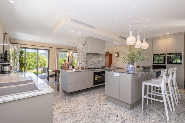 Chalet de 5 habitaciones en Moscari, Selva en venta con piscina garaje - 4.500.000 € (Ref: 10046192)