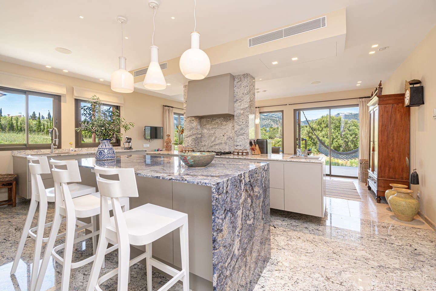 5 bedroom Villa for sale in Moscari with pool garage - € 4,500,000 (Ref: 10046192)