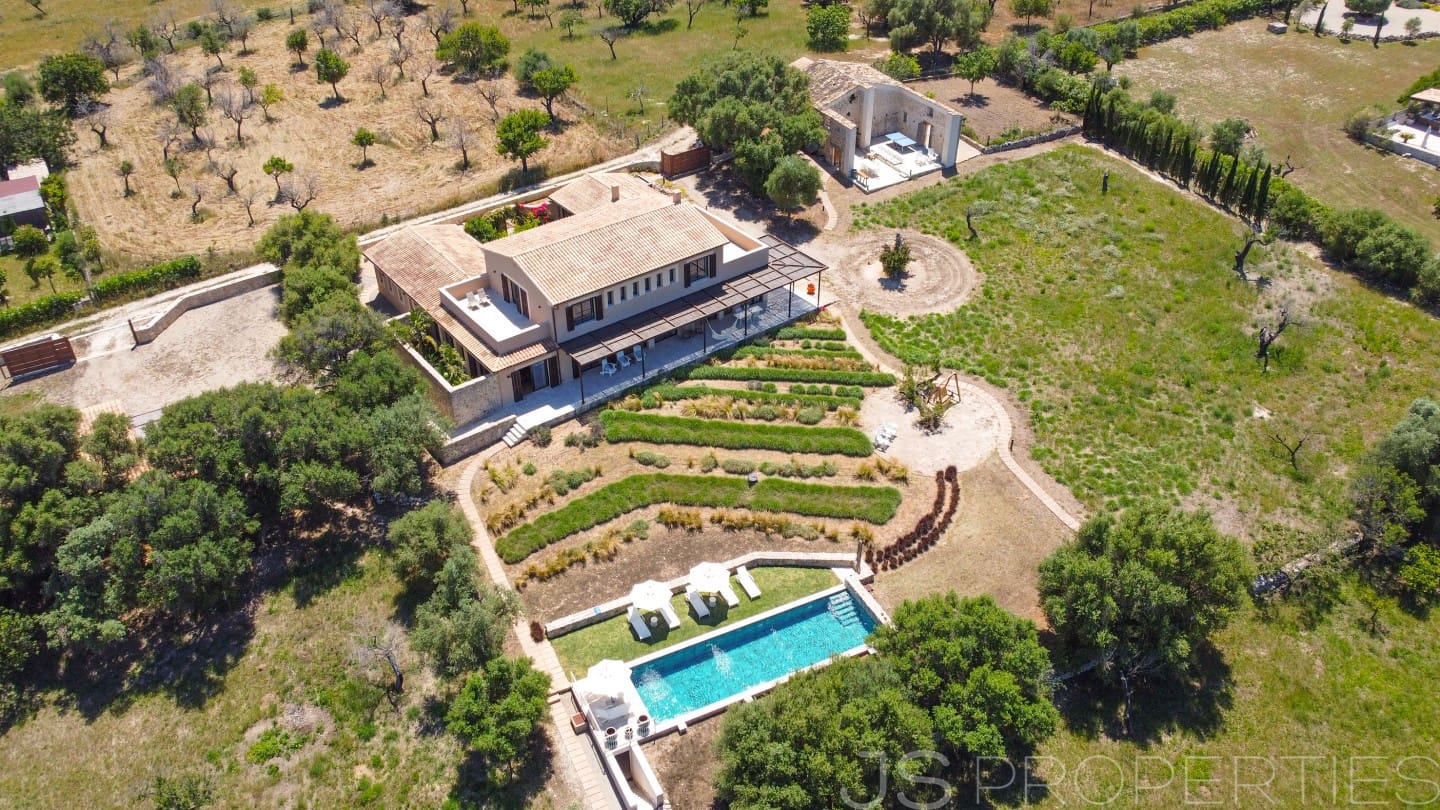 5 bedroom Villa for sale in Moscari with pool garage - € 4,500,000 (Ref: 10046192)