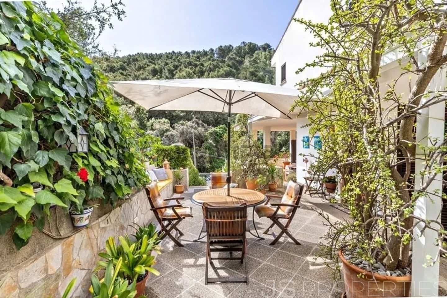 5 soveværelse Semi-Rækkehus til salg i Cala San Vicente / Cala Sant Vicenc med garage - € 1.060.000 (Ref: 10163207)
