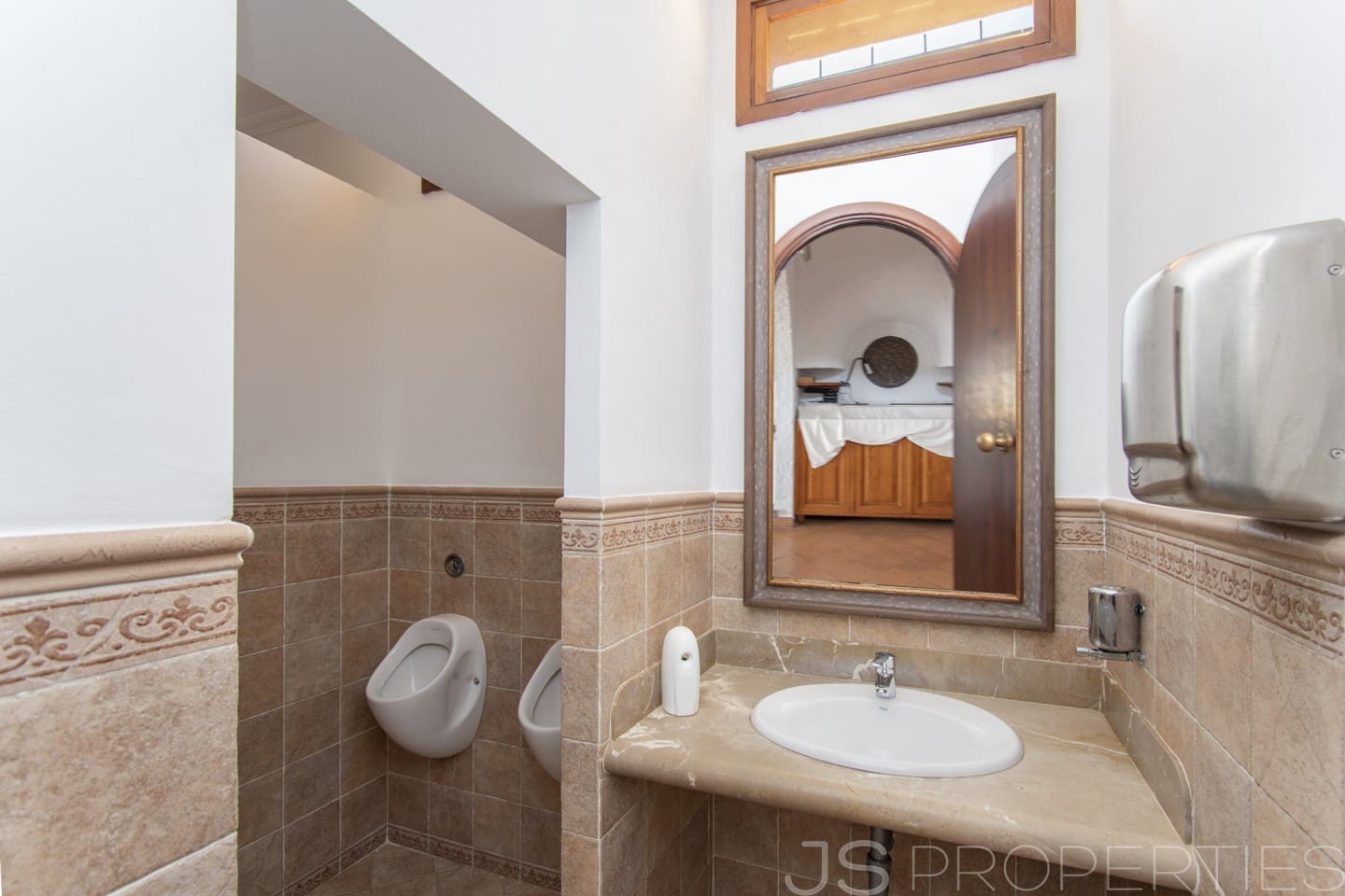 Erhverv til salg i Pollensa / Pollenca - € 2.200.000 (Ref: 8802694)