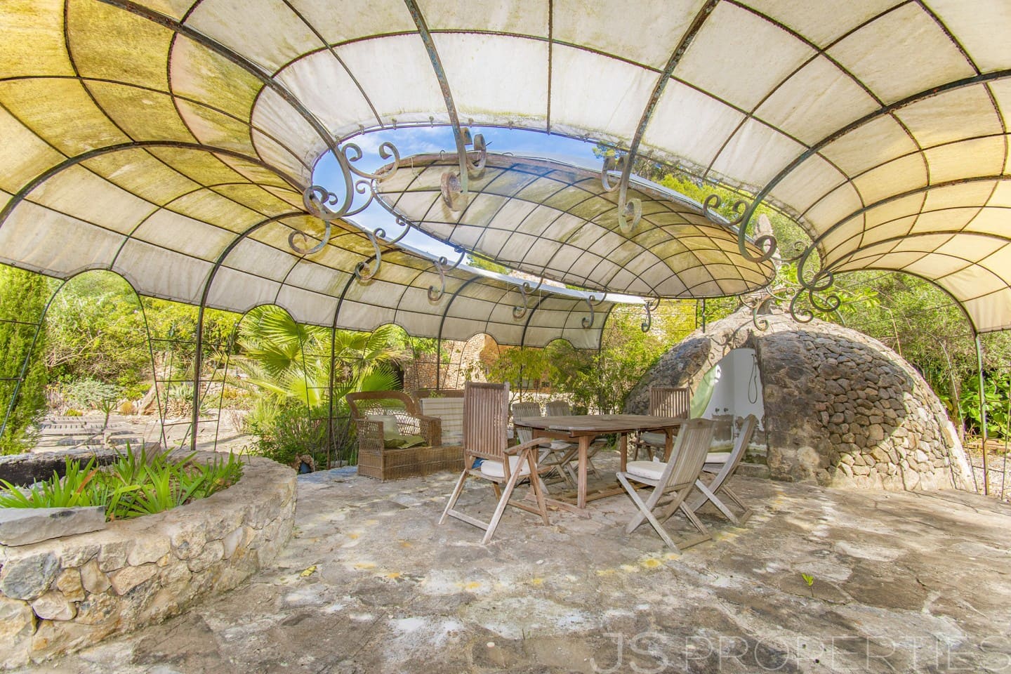 5 bedroom Villa for sale in Puerto de Alcudia - € 1,600,000 (Ref: 8802695)