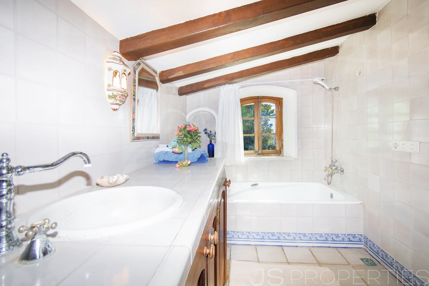 5 bedroom Villa for sale in Puerto de Alcudia - € 1,600,000 (Ref: 8802695)