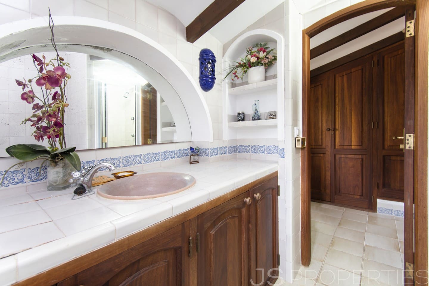 5 bedroom Villa for sale in Puerto de Alcudia - € 1,600,000 (Ref: 8802695)