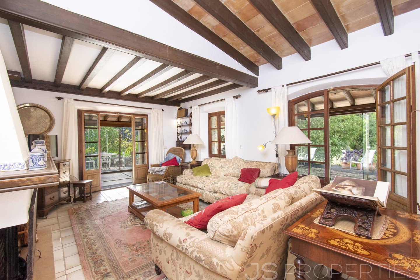 5 bedroom Villa for sale in Puerto de Alcudia - € 1,600,000 (Ref: 8802695)