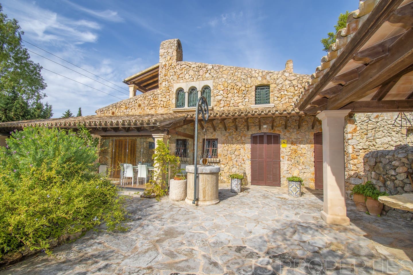 5 bedroom Villa for sale in Puerto de Alcudia - € 1,600,000 (Ref: 8802695)
