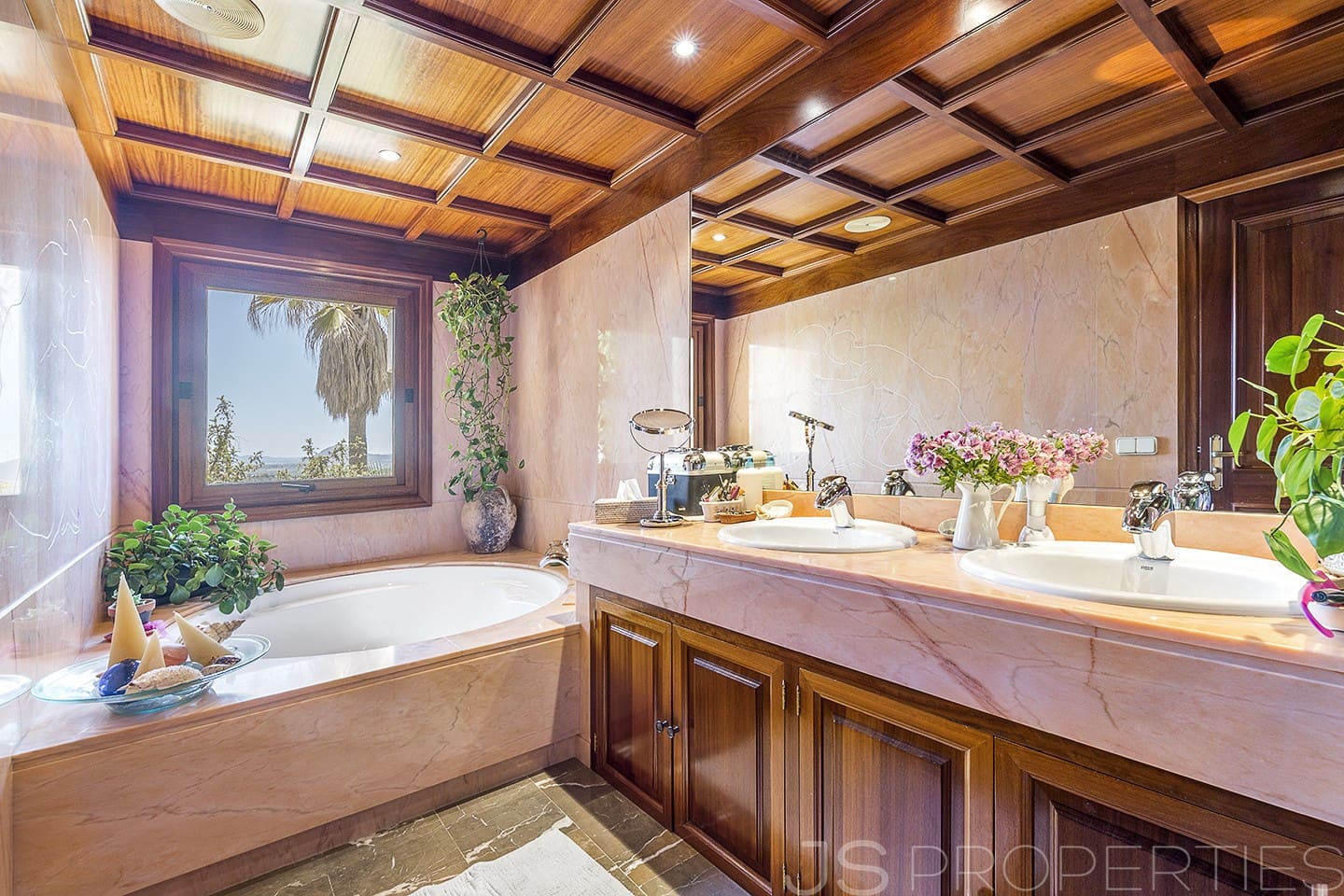 6 bedroom Villa for sale in Pollensa / Pollenca - € 3,900,000 (Ref: 8802726)