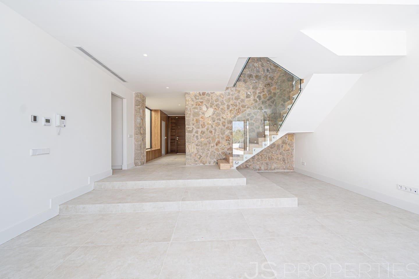 5 bedroom Villa for sale in Pollensa / Pollenca - € 3,800,000 (Ref: 8802734)