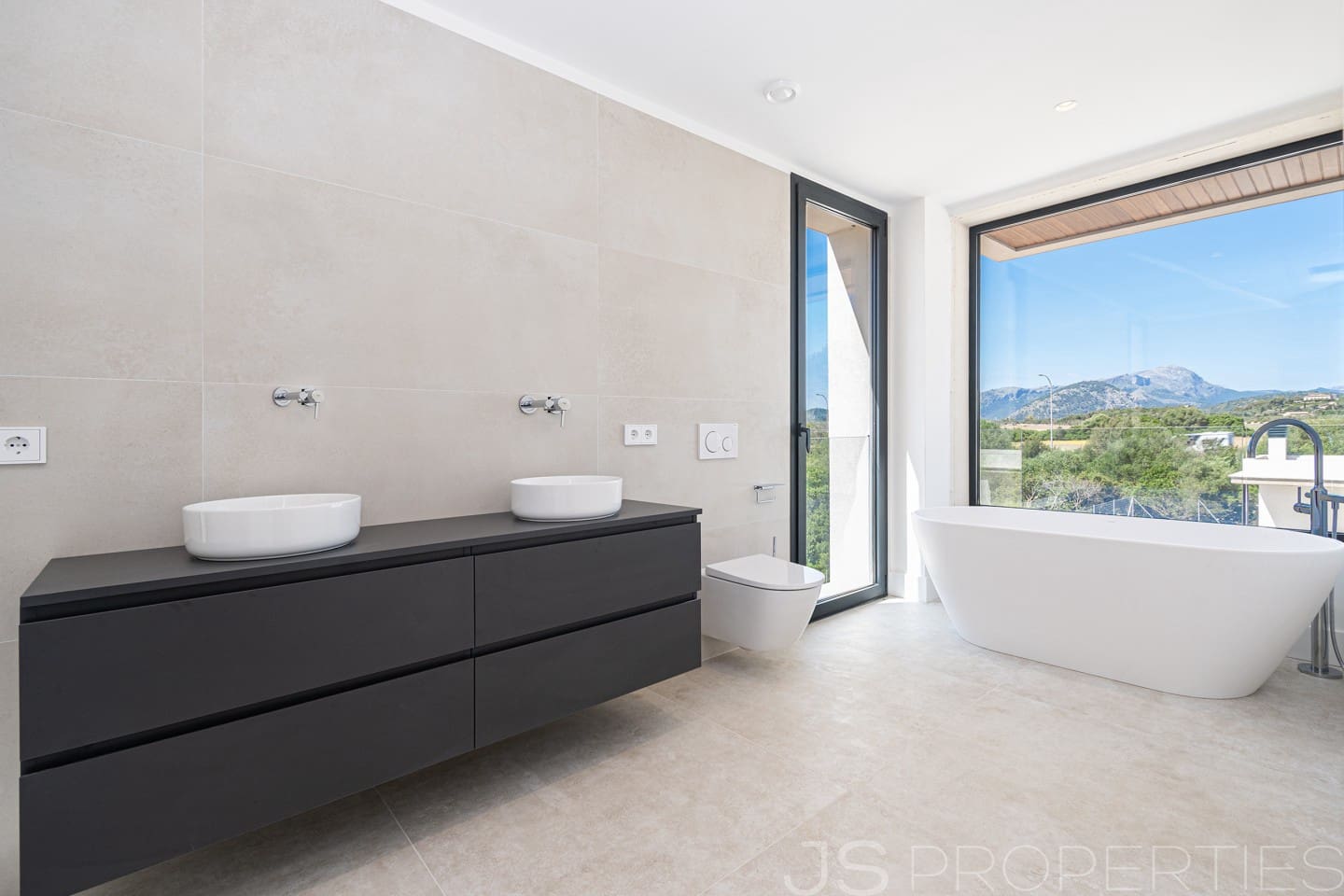 5 bedroom Villa for sale in Pollensa / Pollenca - € 3,800,000 (Ref: 8802734)