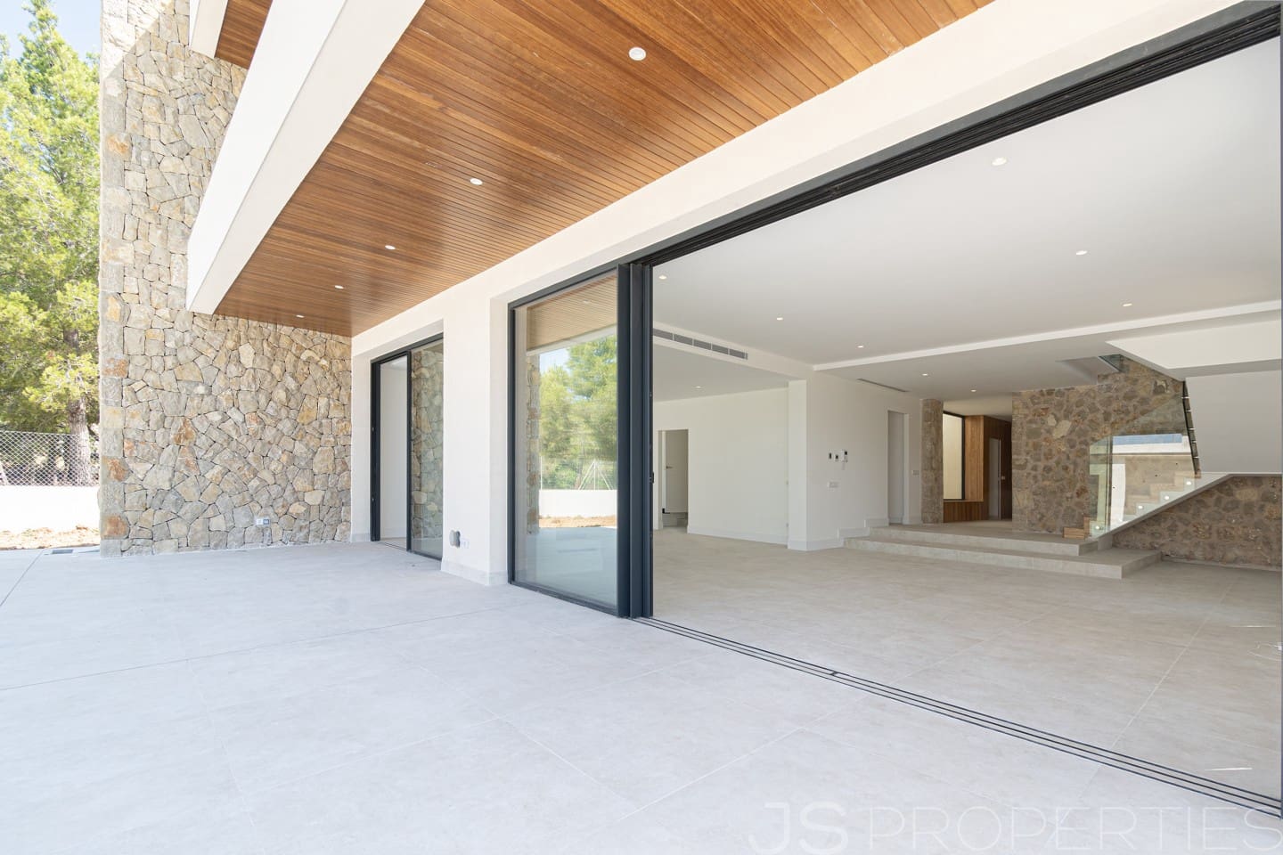 5 bedroom Villa for sale in Pollensa / Pollenca - € 3,800,000 (Ref: 8802734)