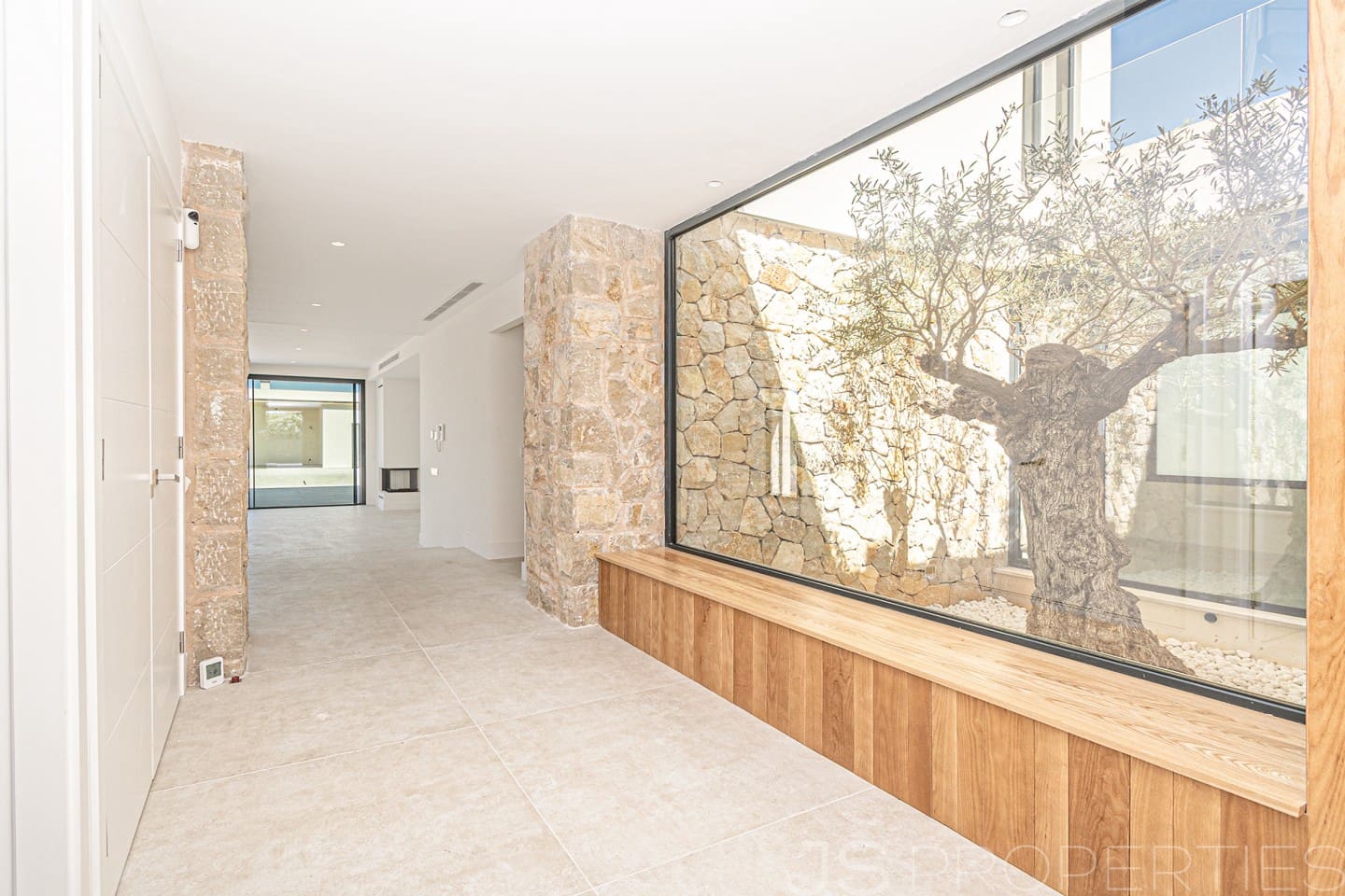 5 bedroom Villa for sale in Pollensa / Pollenca - € 3,800,000 (Ref: 8802734)