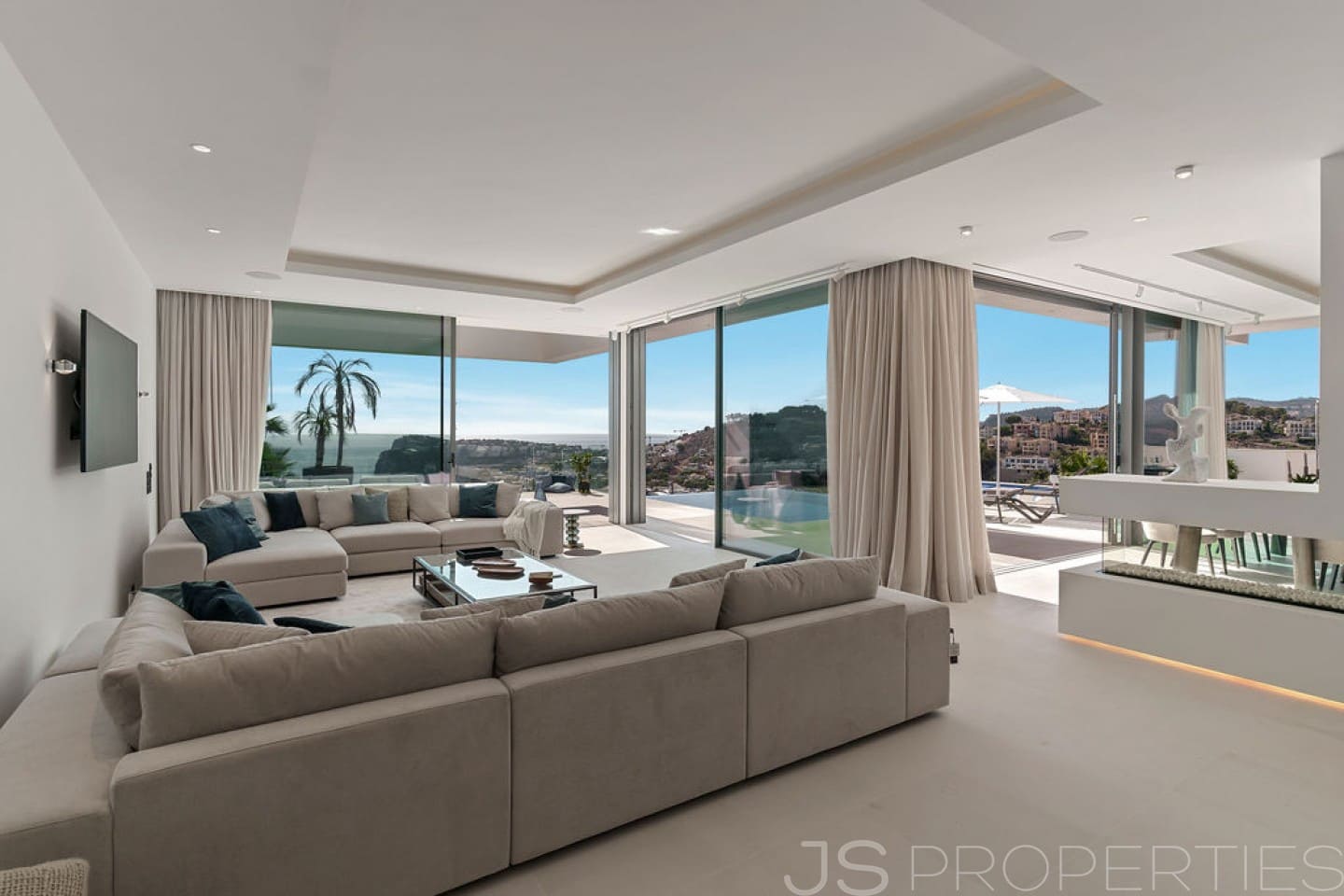 6 bedroom Villa for sale in Puerto de Andratx - € 12,800,000 (Ref: 8802786)