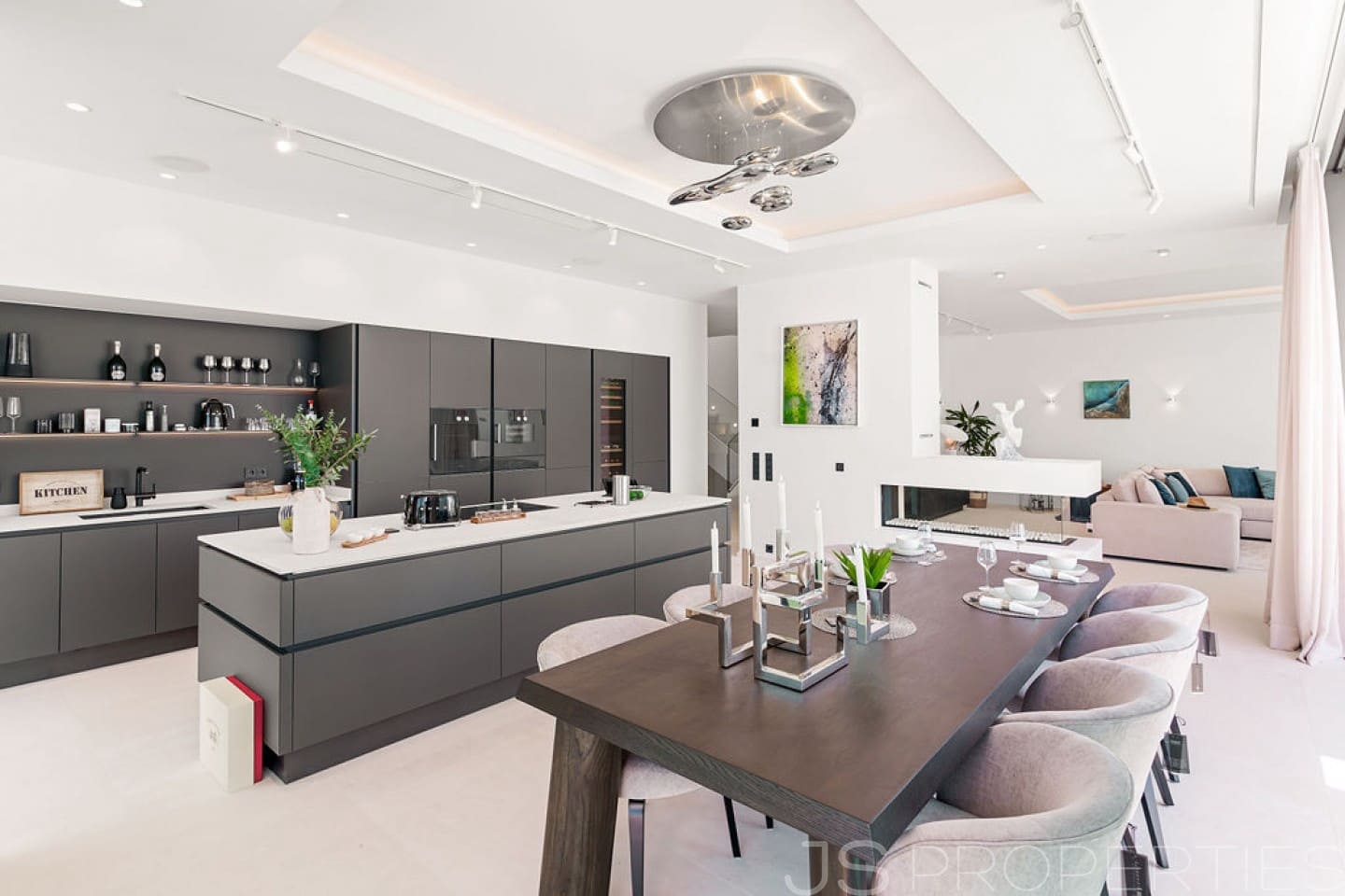 6 bedroom Villa for sale in Puerto de Andratx - € 12,800,000 (Ref: 8802786)