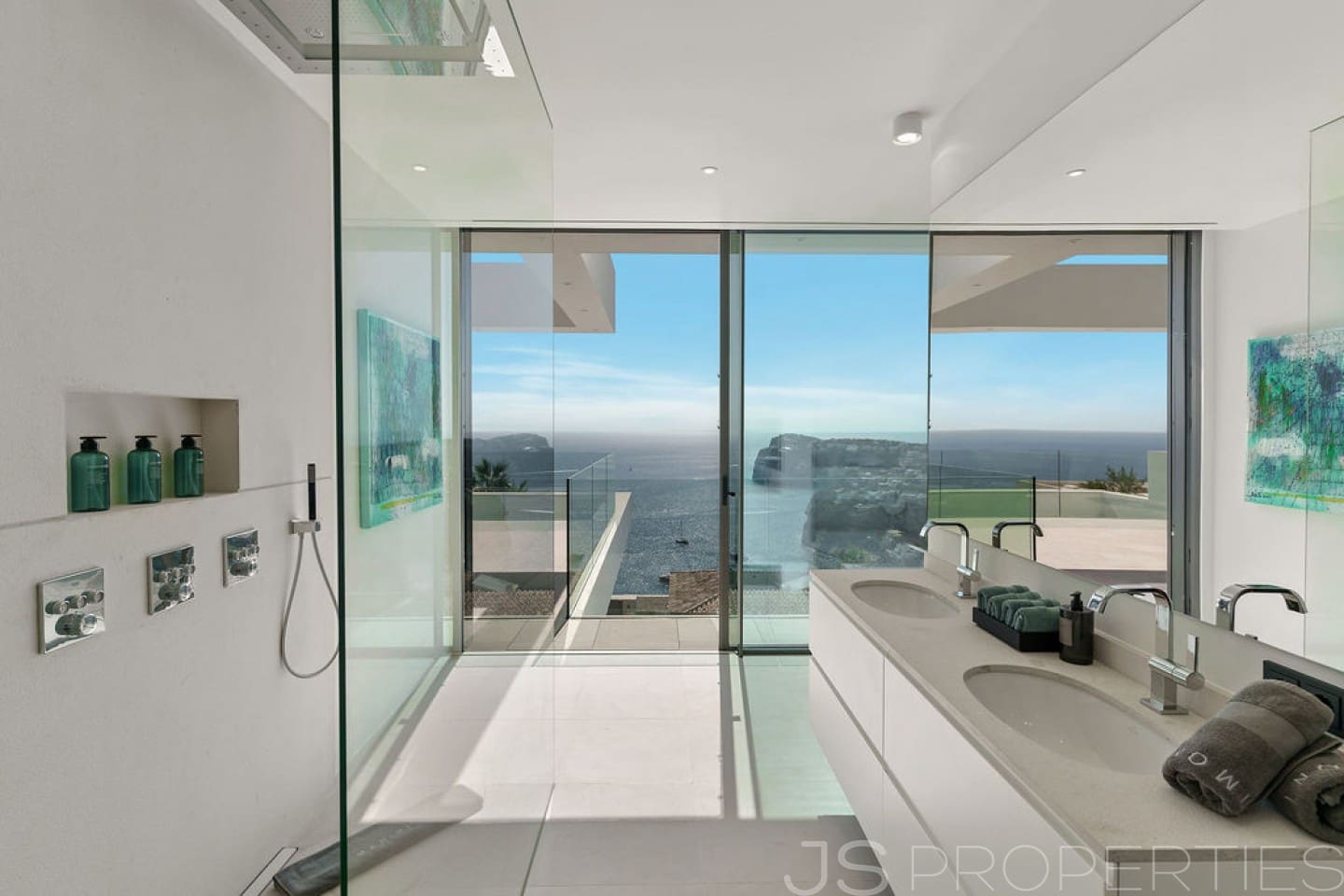 6 bedroom Villa for sale in Puerto de Andratx - € 12,800,000 (Ref: 8802786)