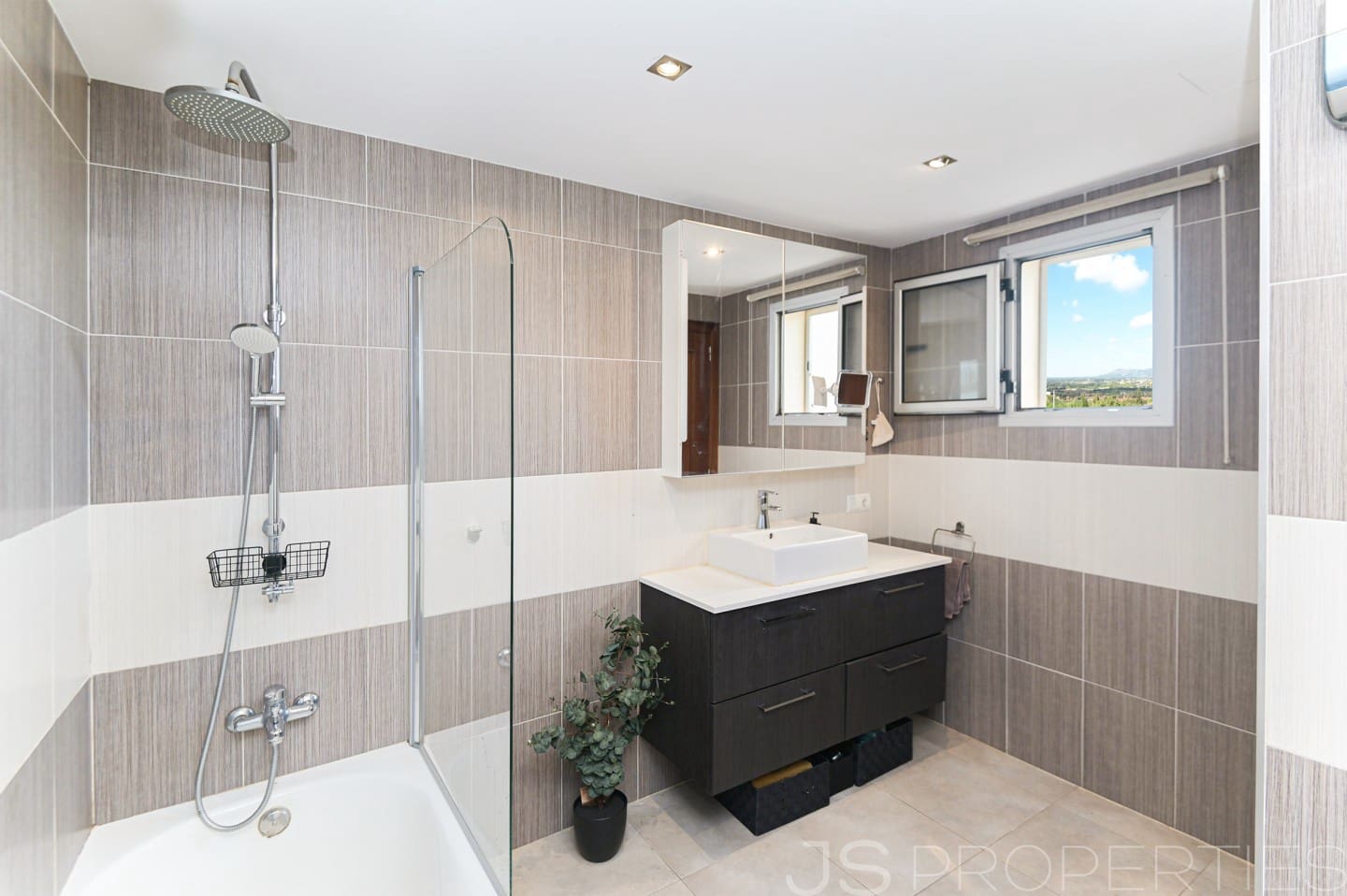 4 slaapkamer Halfvrijstaande villa te koop in Muro - € 700.000 (Ref: 8802803)