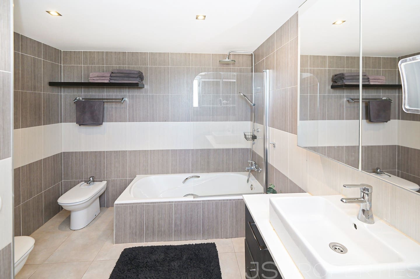 4 slaapkamer Halfvrijstaande villa te koop in Muro - € 700.000 (Ref: 8802803)