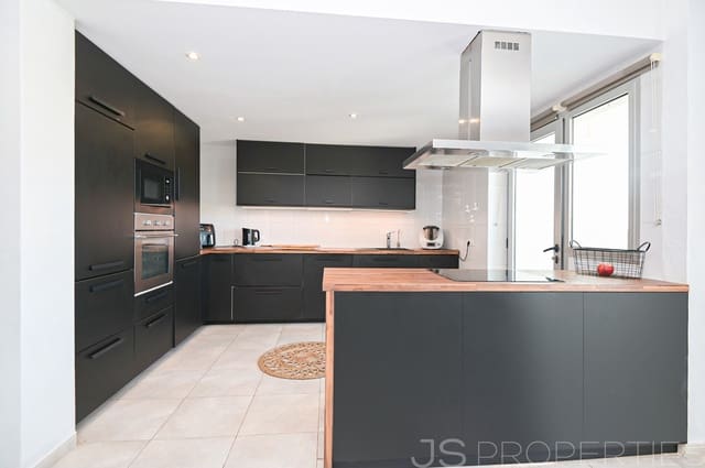 4 slaapkamer Halfvrijstaande villa te koop in Muro - € 700.000 (Ref: 8802803)