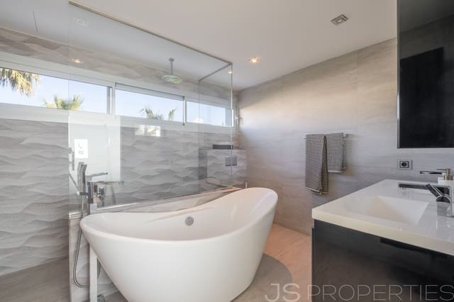 7 bedroom Villa for sale in Port de Pollença, Pollensa / Pollença - € 3,999,995 (Ref: 8802812)