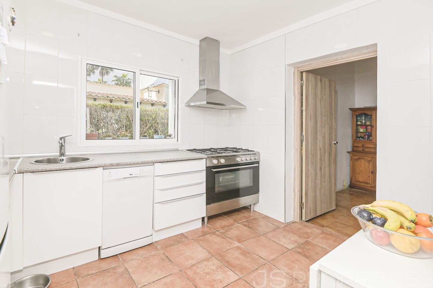 3 bedroom Villa for sale in Puerto de Alcudia - € 630,000 (Ref: 8802814)