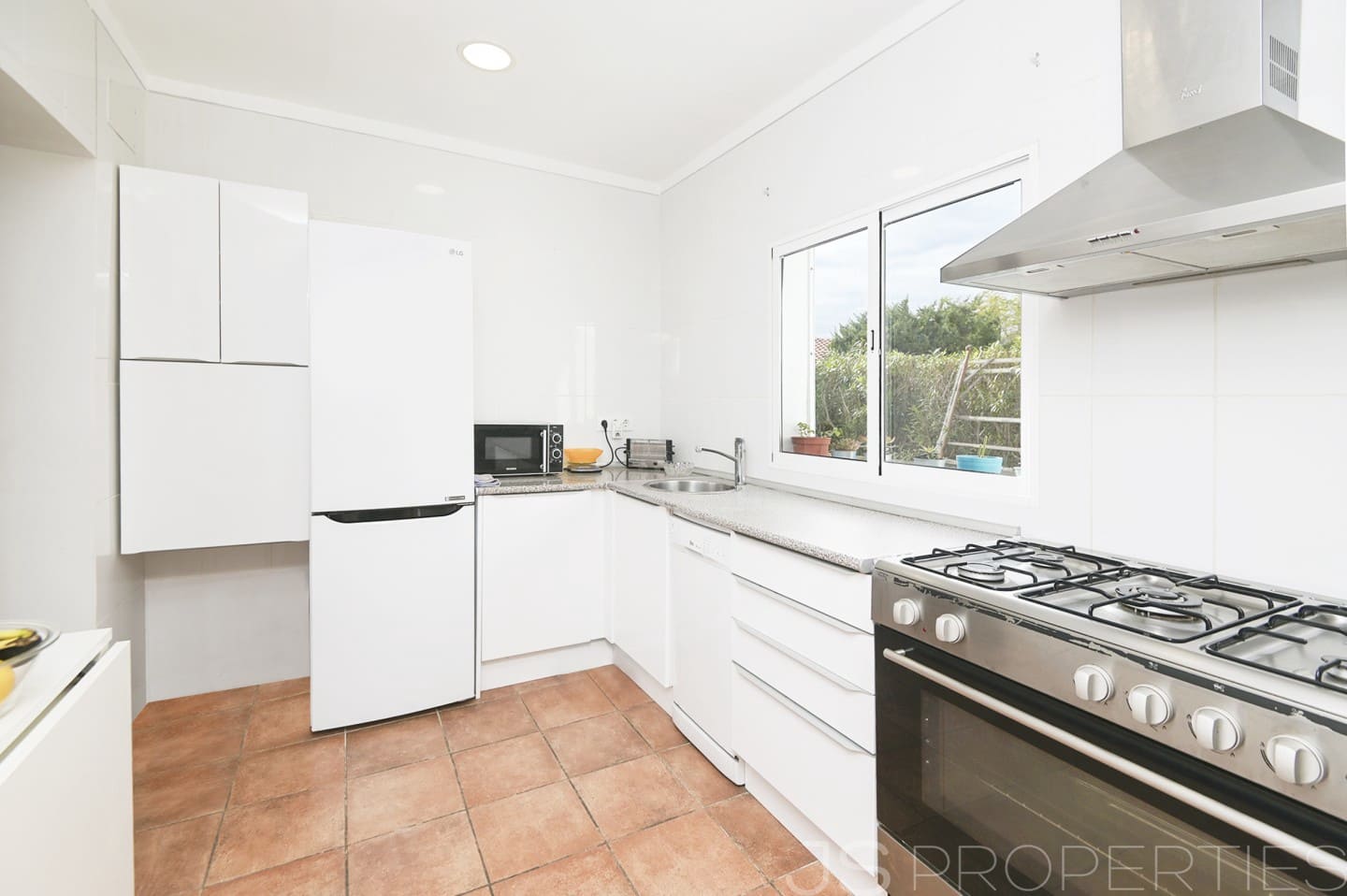 3 bedroom Villa for sale in Puerto de Alcudia - € 630,000 (Ref: 8802814)