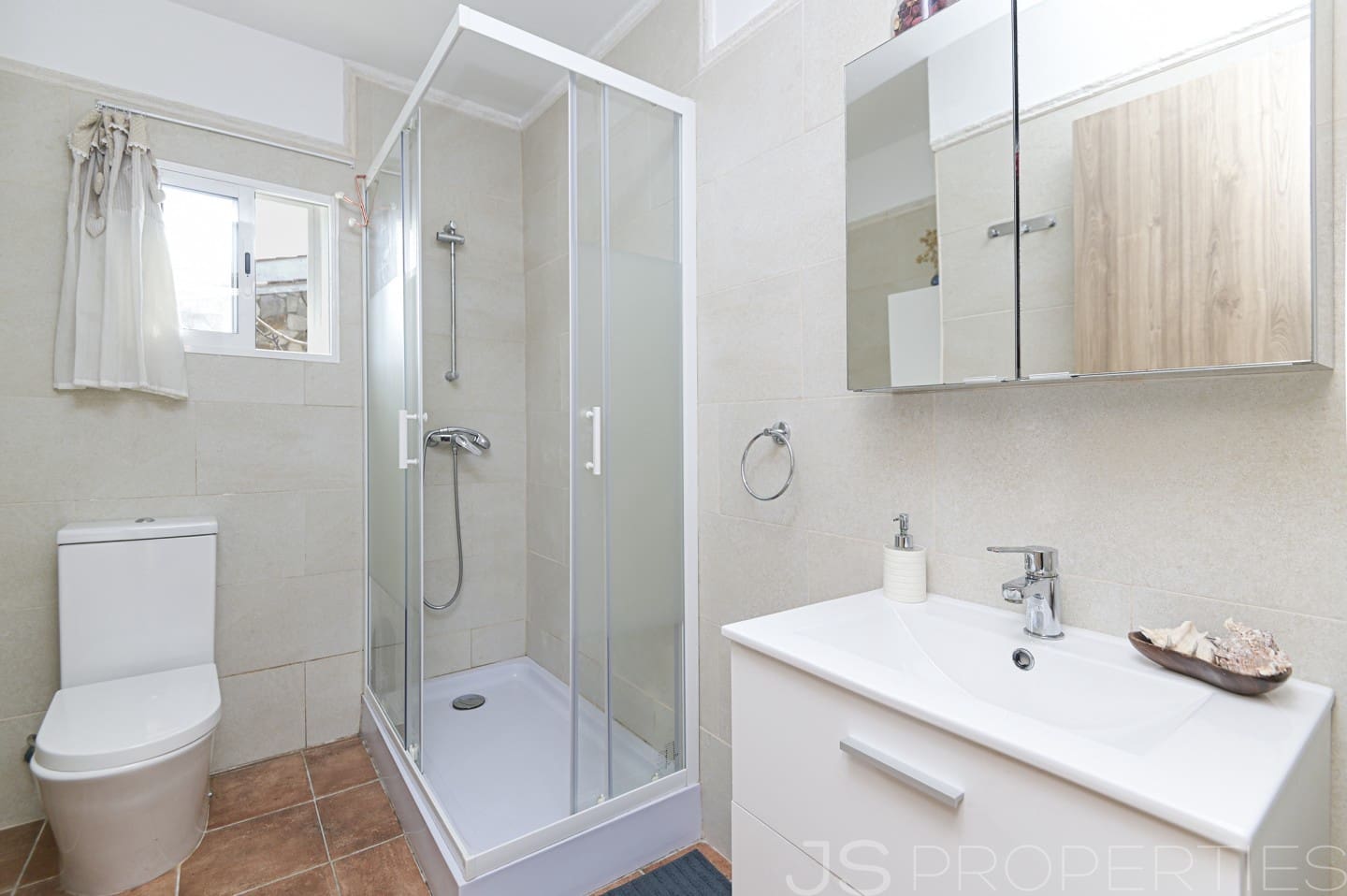 3 bedroom Villa for sale in Puerto de Alcudia - € 630,000 (Ref: 8802814)