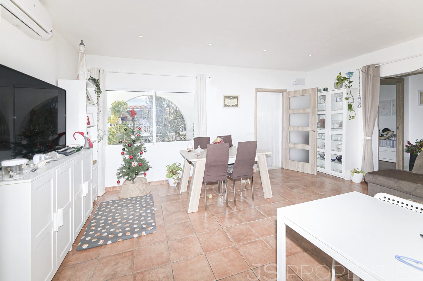 3 bedroom Villa for sale in Puerto de Alcudia - € 630,000 (Ref: 8802814)