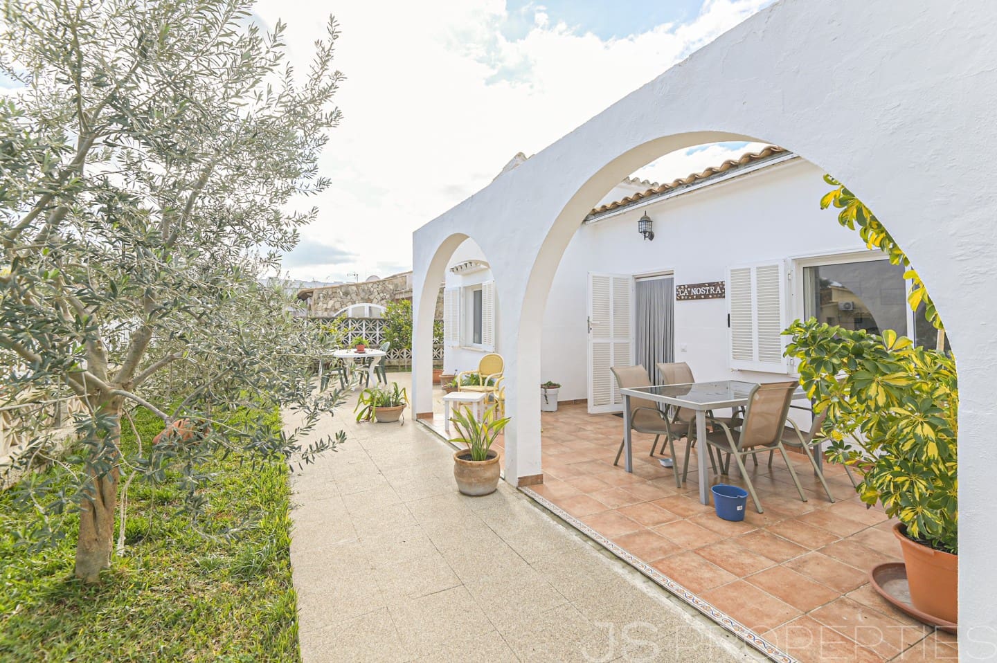 3 bedroom Villa for sale in Puerto de Alcudia - € 630,000 (Ref: 8802814)