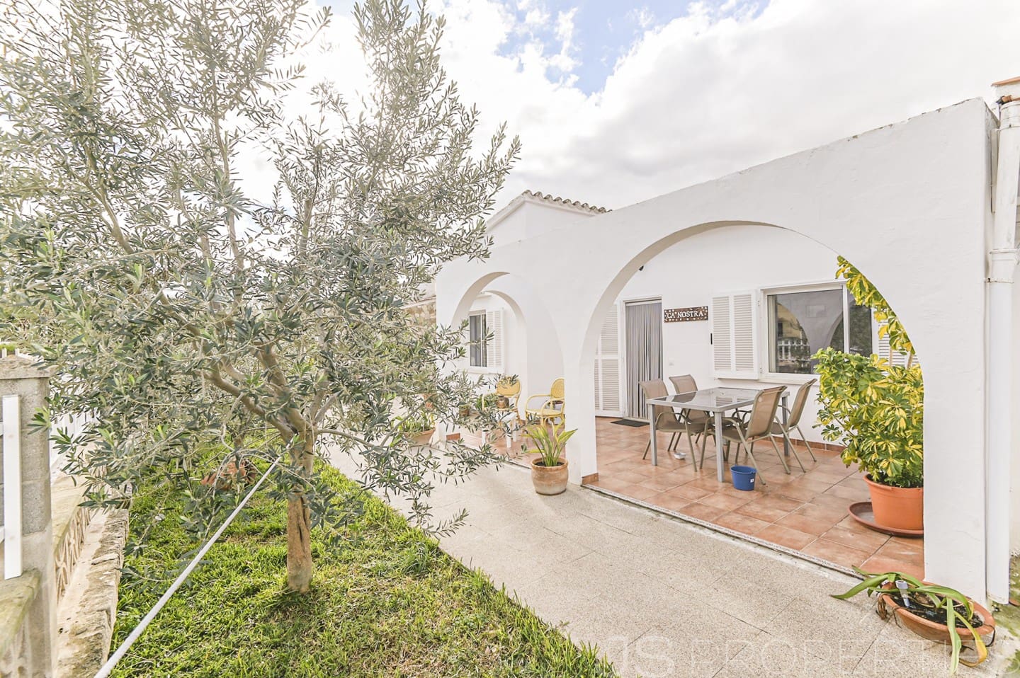 3 bedroom Villa for sale in Puerto de Alcudia - € 630,000 (Ref: 8802814)
