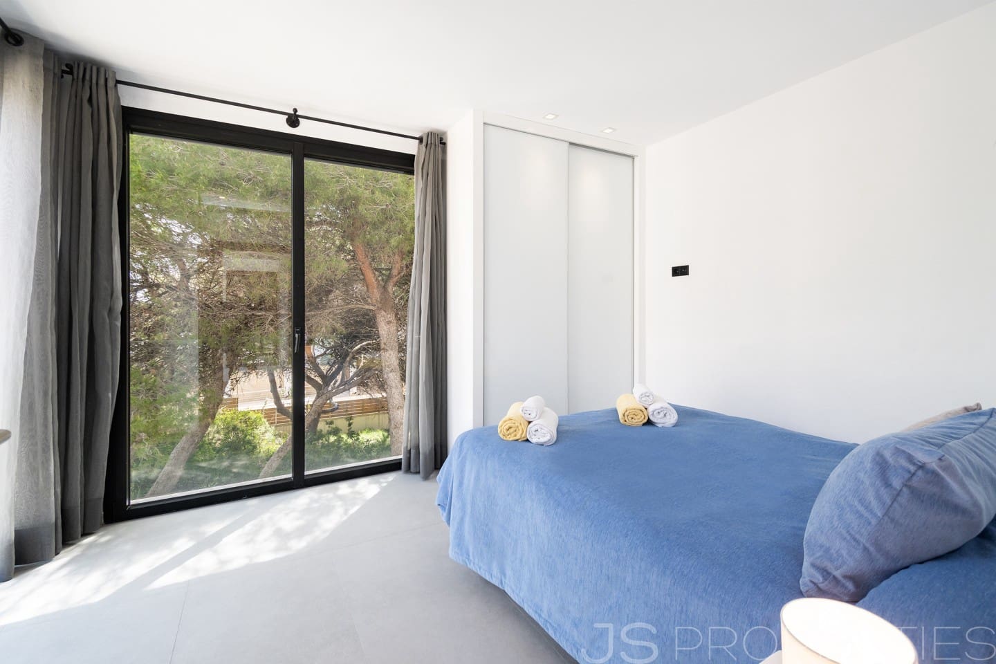 3 slaapkamer Halfvrijstaande villa te koop in Muro - € 1.350.000 (Ref: 8802827)