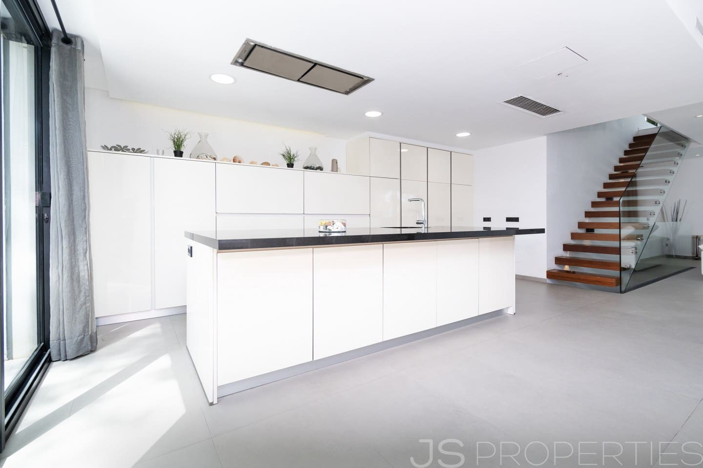 3 slaapkamer Halfvrijstaande villa te koop in Muro - € 1.350.000 (Ref: 8802827)