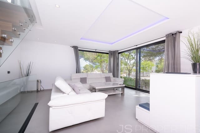 3 slaapkamer Halfvrijstaande villa te koop in Playas de Muro / Platges de Muro, Muro - € 1.350.000 (Ref: 8802827)