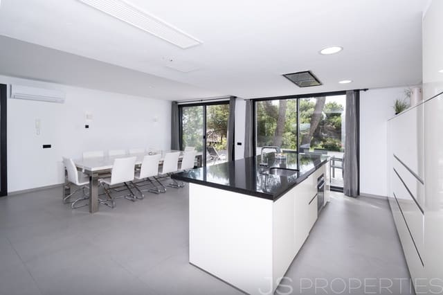 3 slaapkamer Halfvrijstaande villa te koop in Playas de Muro / Platges de Muro, Muro - € 1.350.000 (Ref: 8802827)