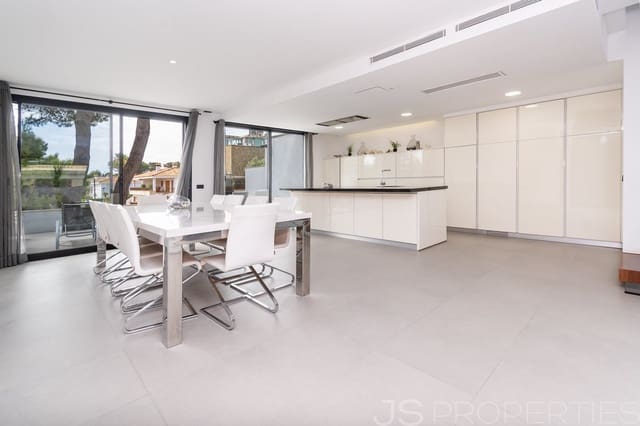 3 slaapkamer Halfvrijstaande villa te koop in Playas de Muro / Platges de Muro, Muro - € 1.350.000 (Ref: 8802827)