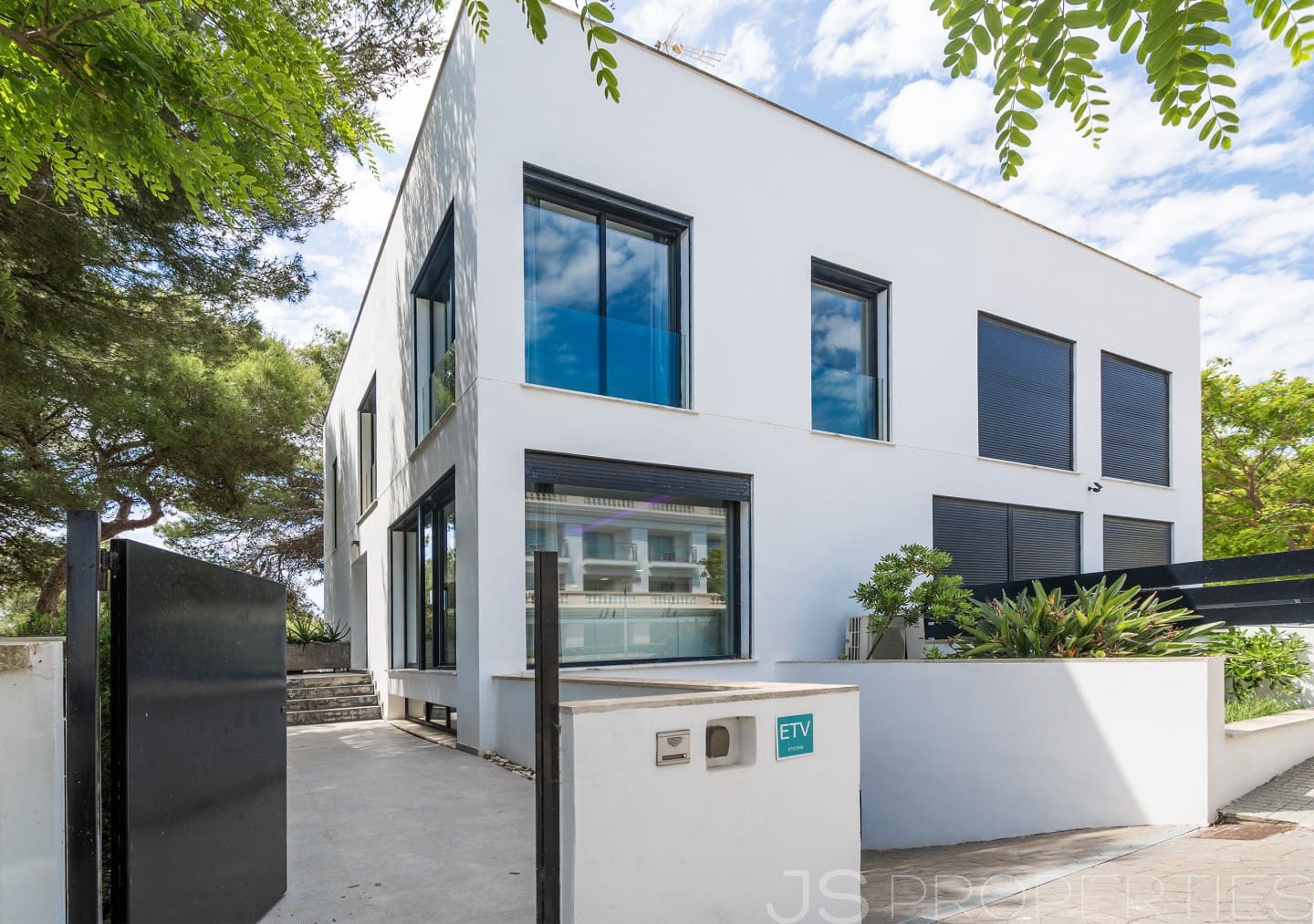 3 slaapkamer Halfvrijstaande villa te koop in Muro - € 1.350.000 (Ref: 8802827)