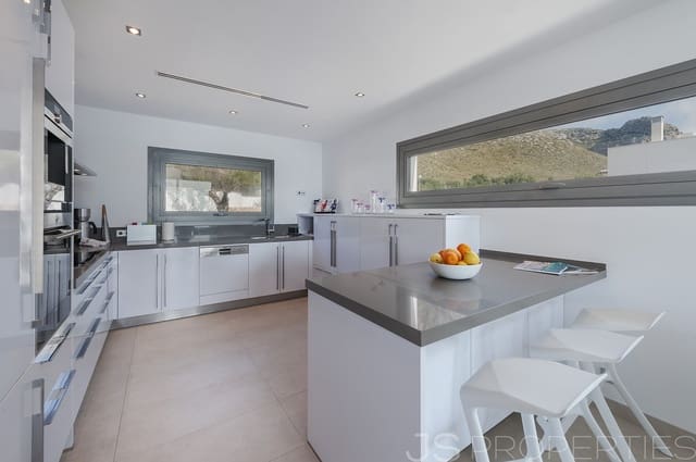 4 soveværelse Villa til salg i Port de Pollença, Pollensa / Pollença - € 3.500.000 (Ref: 8802888)