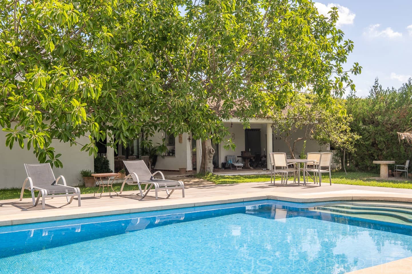 4 bedroom Villa for sale in Alcudia - € 1,290,000 (Ref: 8802893)