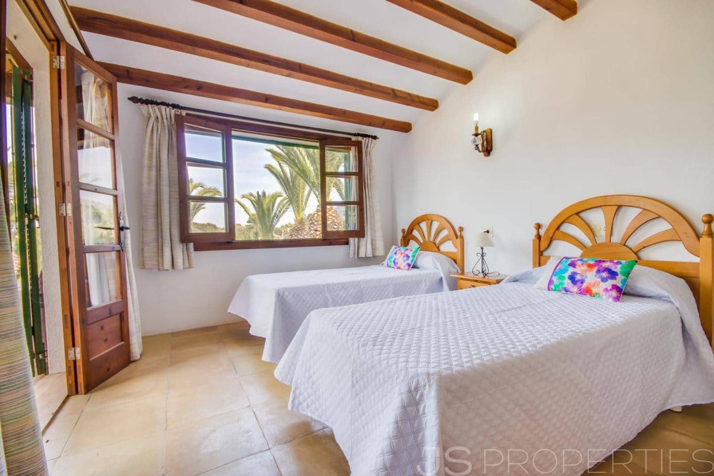 7 bedroom Villa for sale in Alcudia - € 2,400,000 (Ref: 8802897)