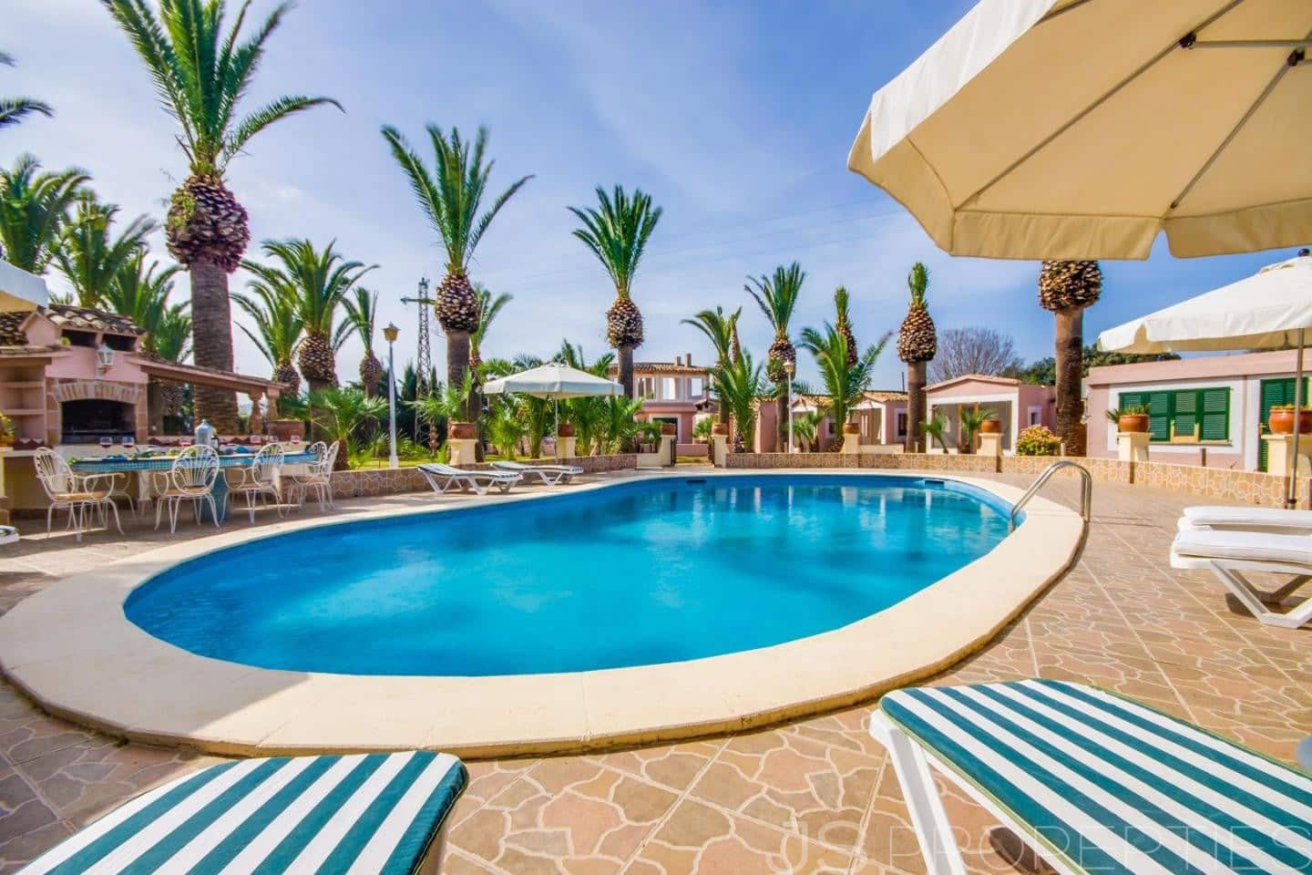 7 bedroom Villa for sale in Alcudia - € 2,400,000 (Ref: 8802897)