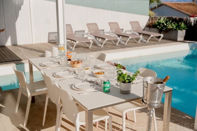 3 bedroom Villa for sale in Alcúdia - € 1,800,000 (Ref: 8802908)