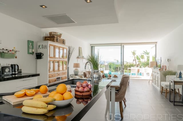 3 bedroom Villa for sale in Alcúdia - € 1,800,000 (Ref: 8802908)