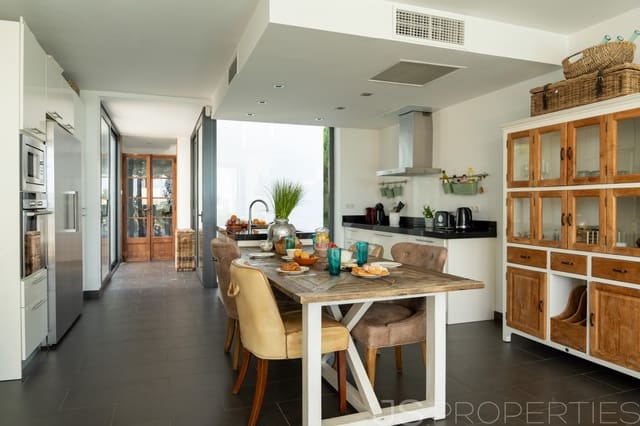 3 bedroom Villa for sale in Alcúdia - € 1,800,000 (Ref: 8802908)