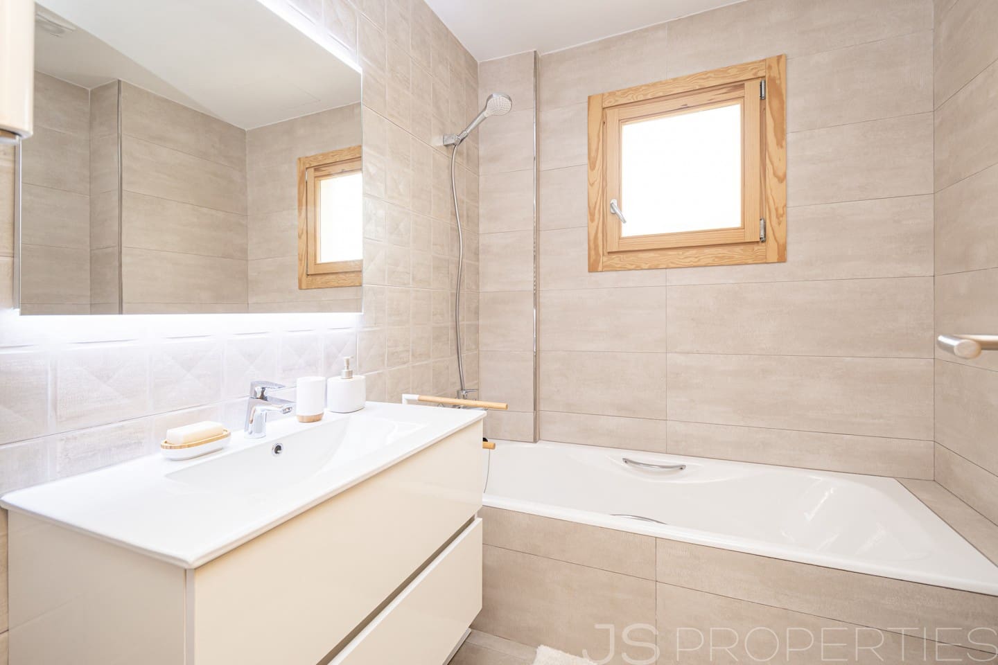 2 slaapkamer Appartement te koop in Pollensa / Pollenca - € 730.000 (Ref: 8906926)