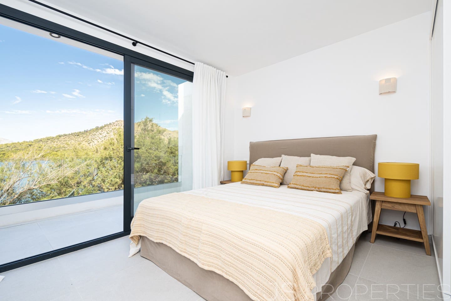 3 slaapkamer Halfvrijstaande villa te koop in Muro - € 690.000 (Ref: 9210454)