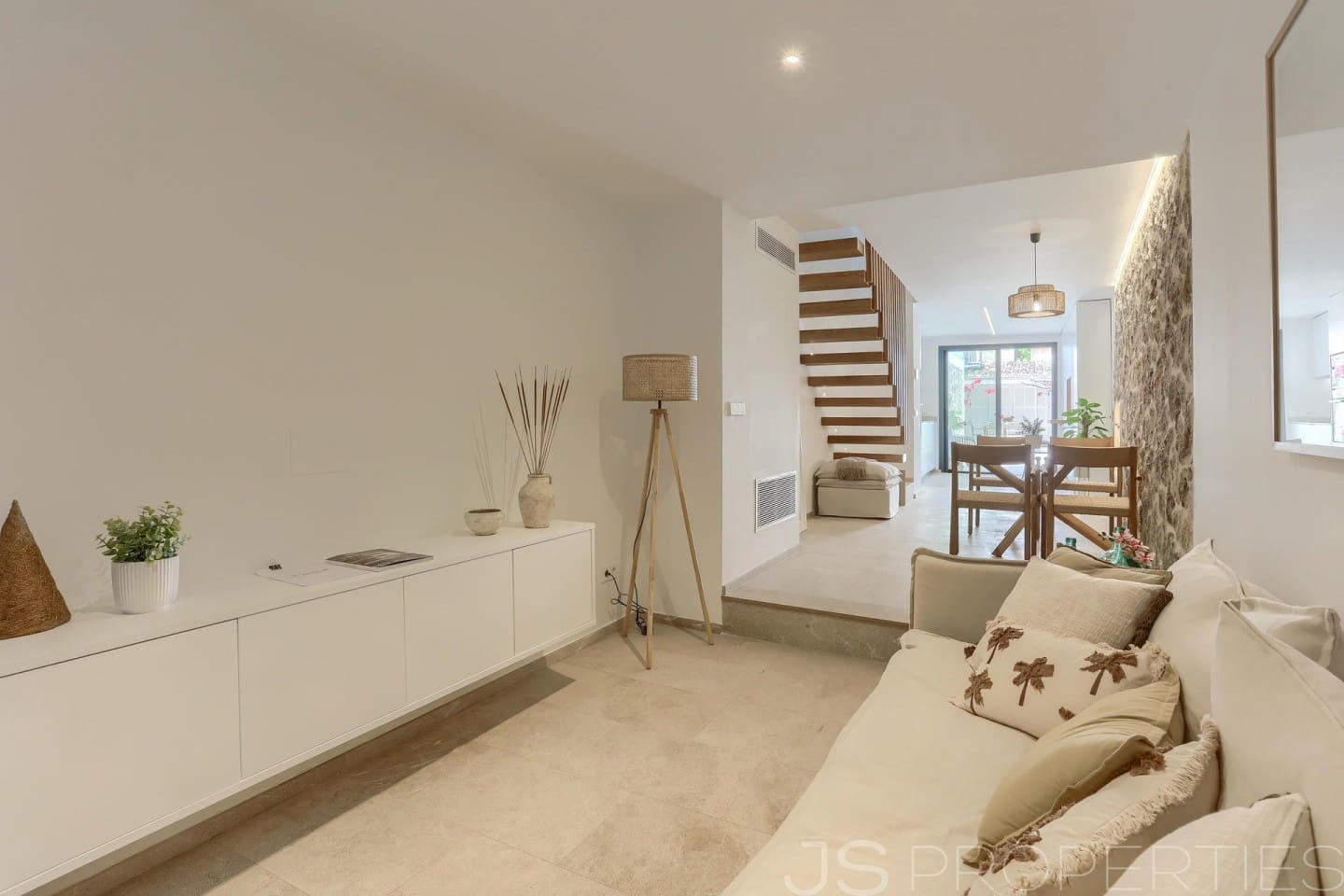 2 bedroom Townhouse for sale in Pollensa / Pollenca - € 855,000 (Ref: 9216368)