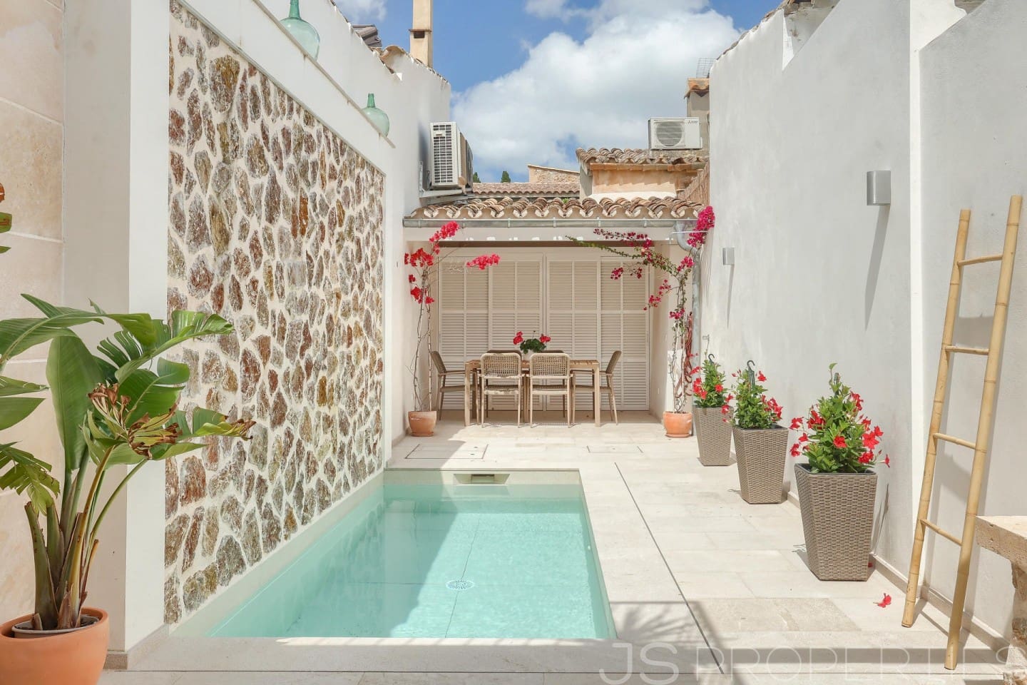 2 bedroom Townhouse for sale in Pollensa / Pollenca - € 855,000 (Ref: 9216368)